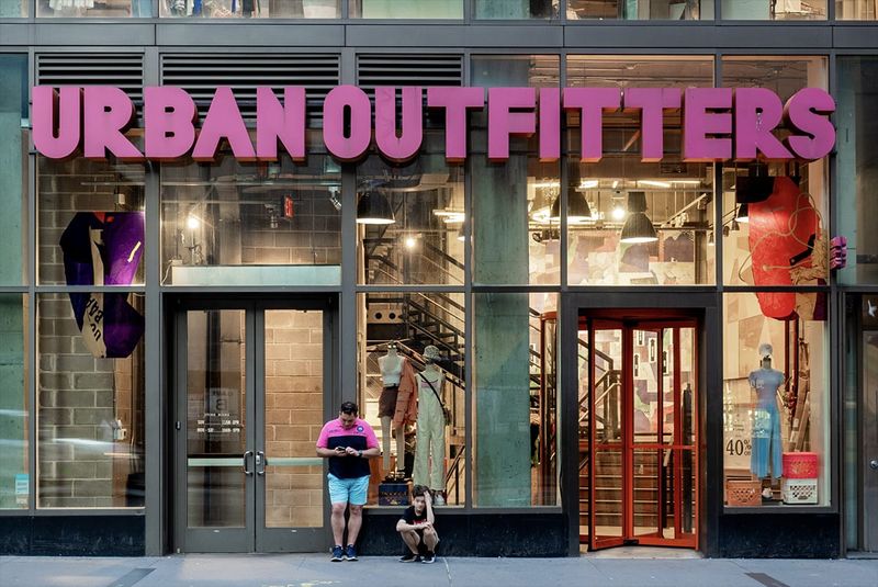 城市穿衣人:Urban Outfitters 的時尚魔法
