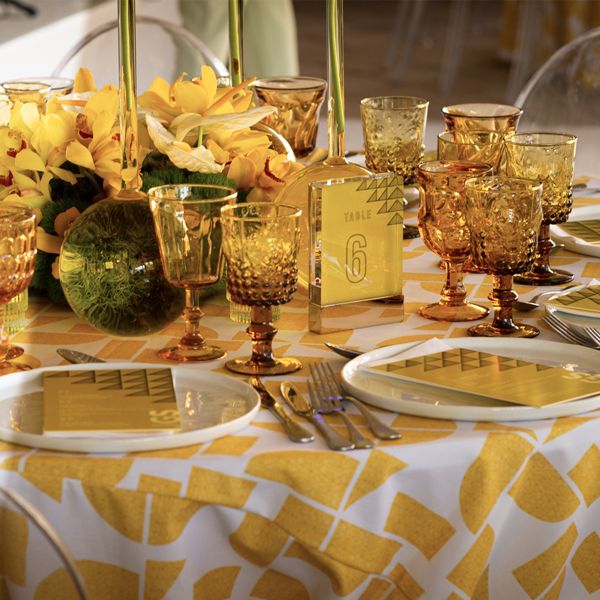 Yellow Anne's Lace pattern tablescape
