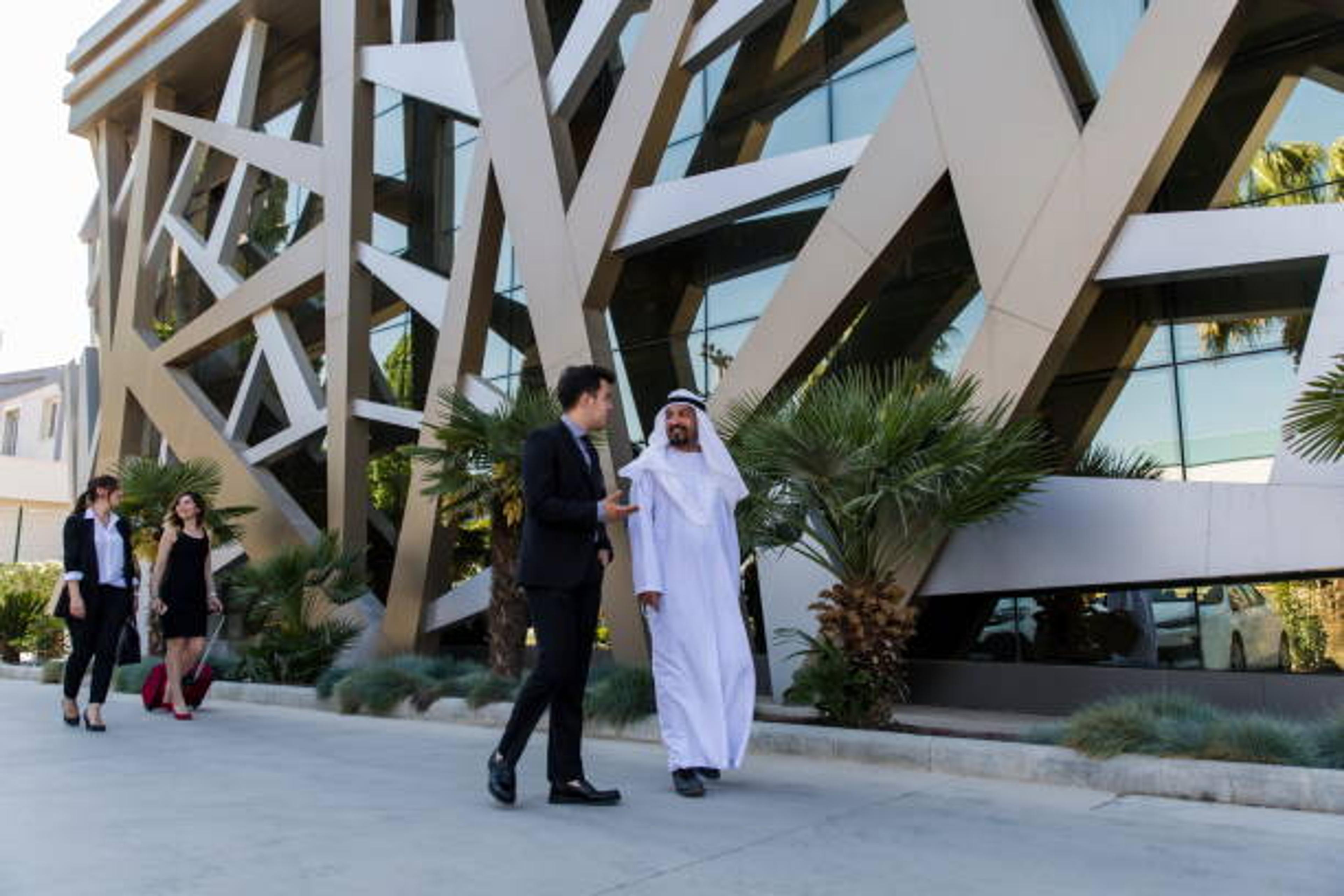 برنامج تدريبي شامل للمرشدين السياحيين 