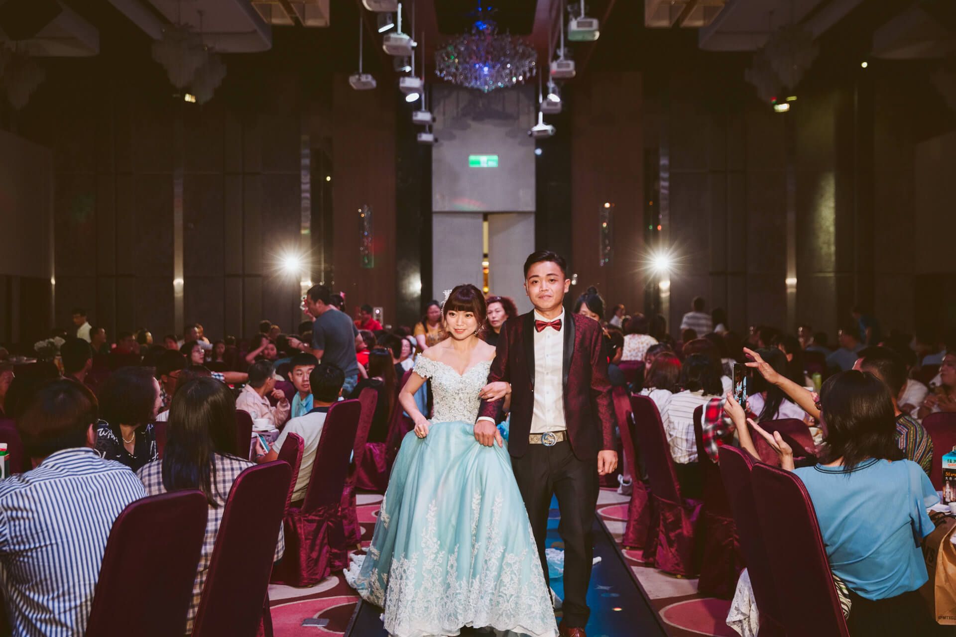 台中海港城國際宴會廳婚禮紀錄：Wei & Yi 在華麗百坪殿堂的璀璨幸福盛宴