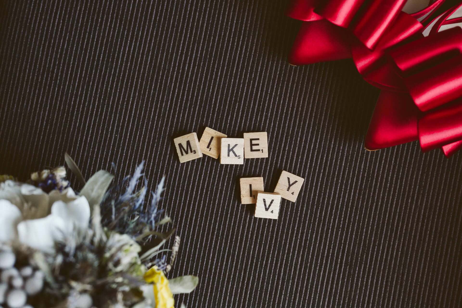 台北維多麗亞酒店婚禮紀錄：Mike & Ivy 在紅磚古堡與池畔綠意下的電影感盛宴