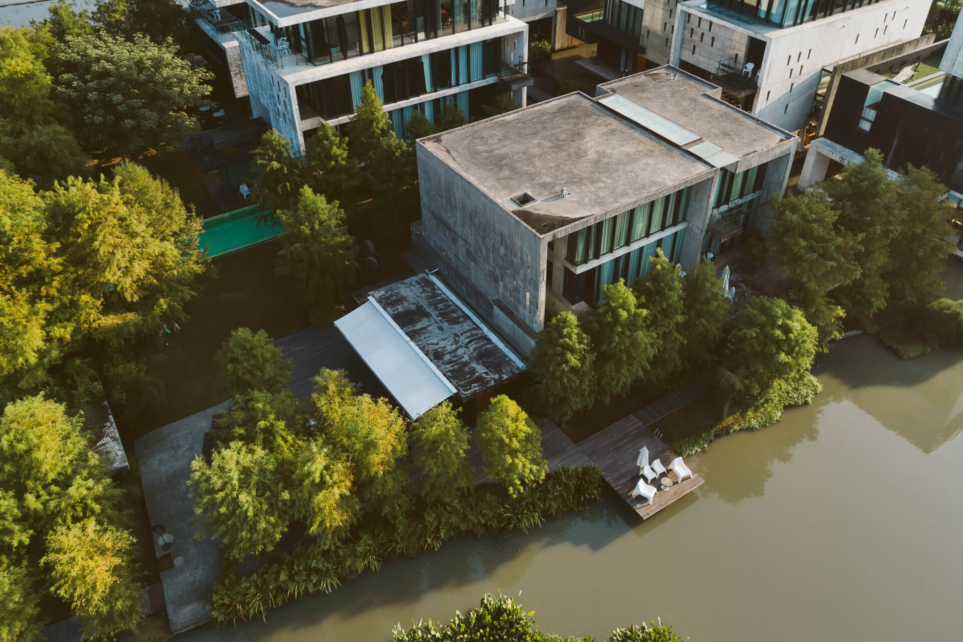 宜蘭小國生活婚禮紀錄：Jerry & Carrie 在清水模 Villa 展開的微醺美式婚禮