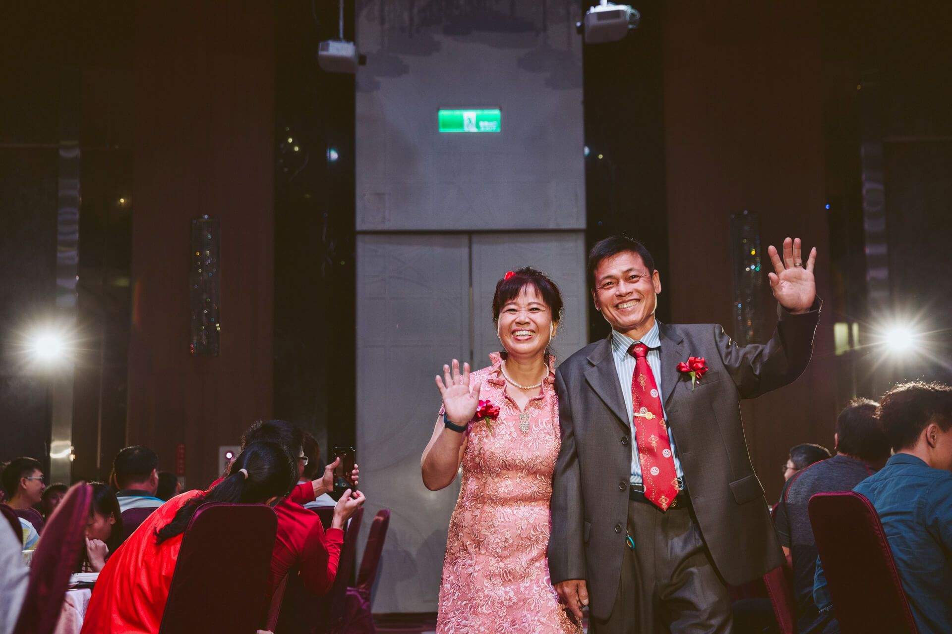 台中海港城國際宴會廳婚禮紀錄：Wei & Yi 在華麗百坪殿堂的璀璨幸福盛宴