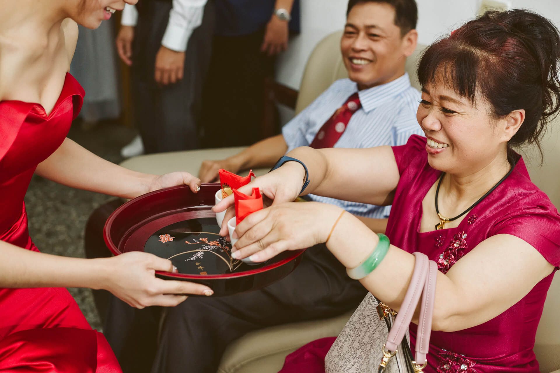 台中海港城國際宴會廳婚禮紀錄：Wei & Yi 在華麗百坪殿堂的璀璨幸福盛宴