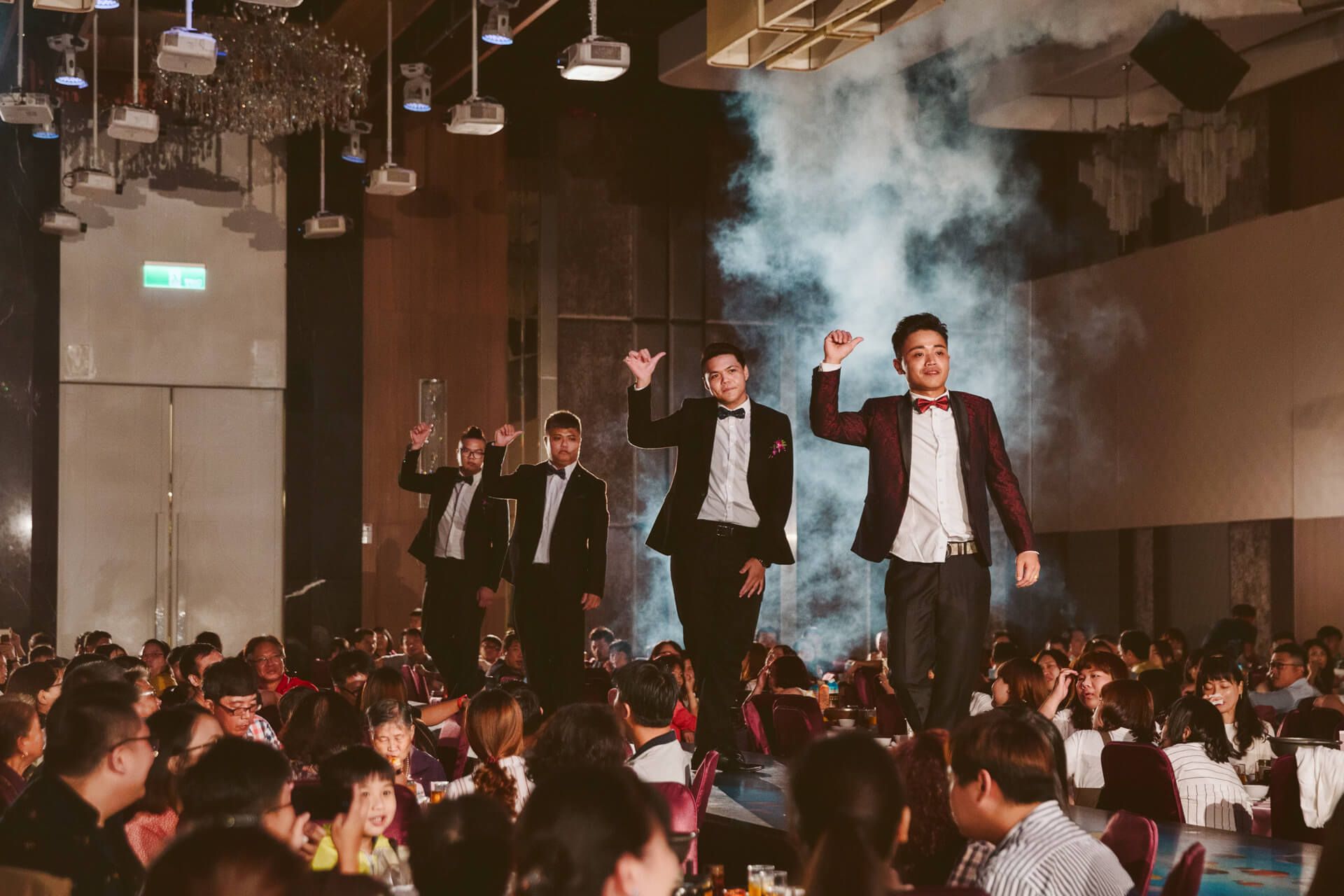 台中海港城國際宴會廳婚禮紀錄：Wei & Yi 在華麗百坪殿堂的璀璨幸福盛宴