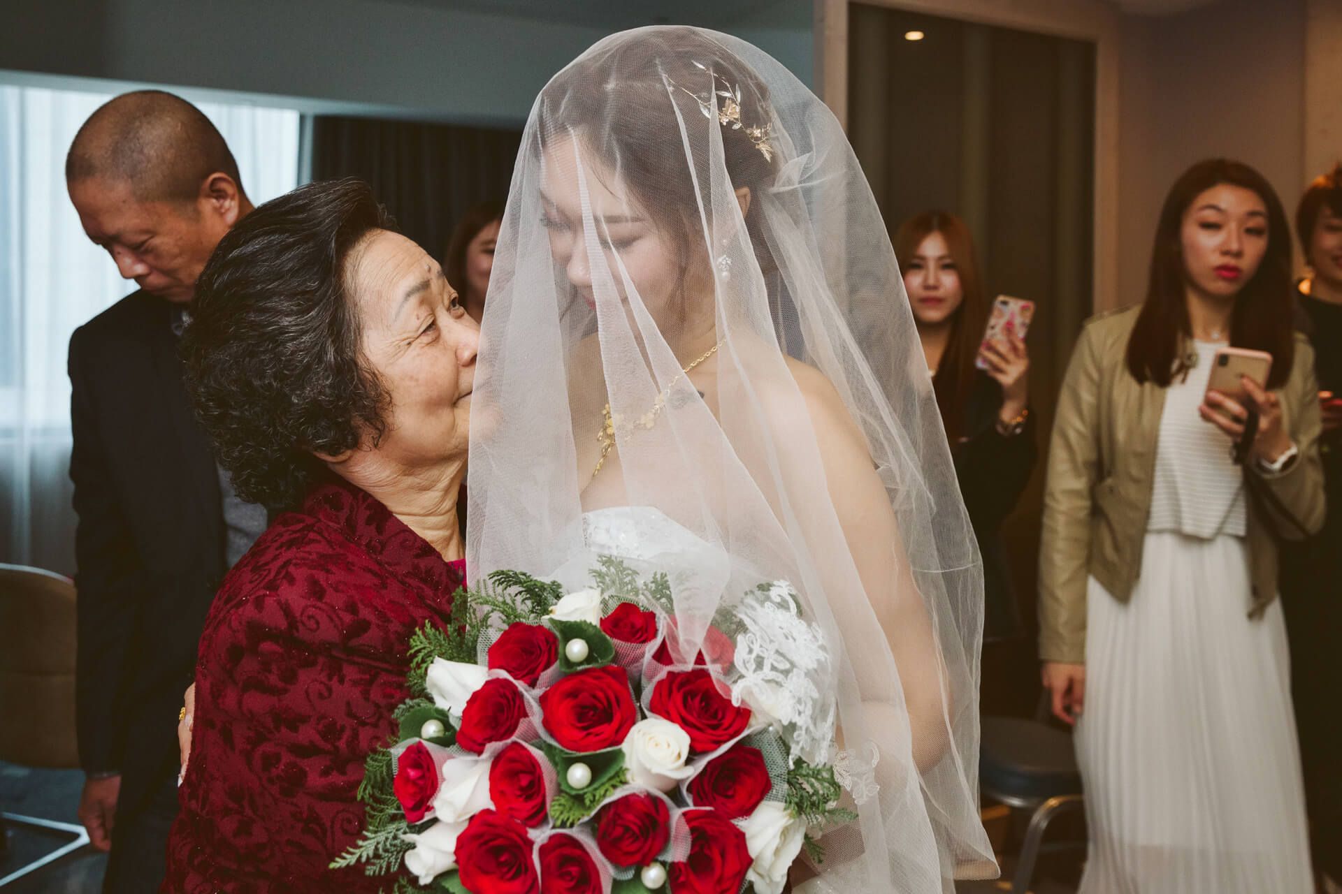新北囍宴軒新板館婚禮紀錄：Eric & Elsa 在板橋核心綻放的輕奢愛情故事