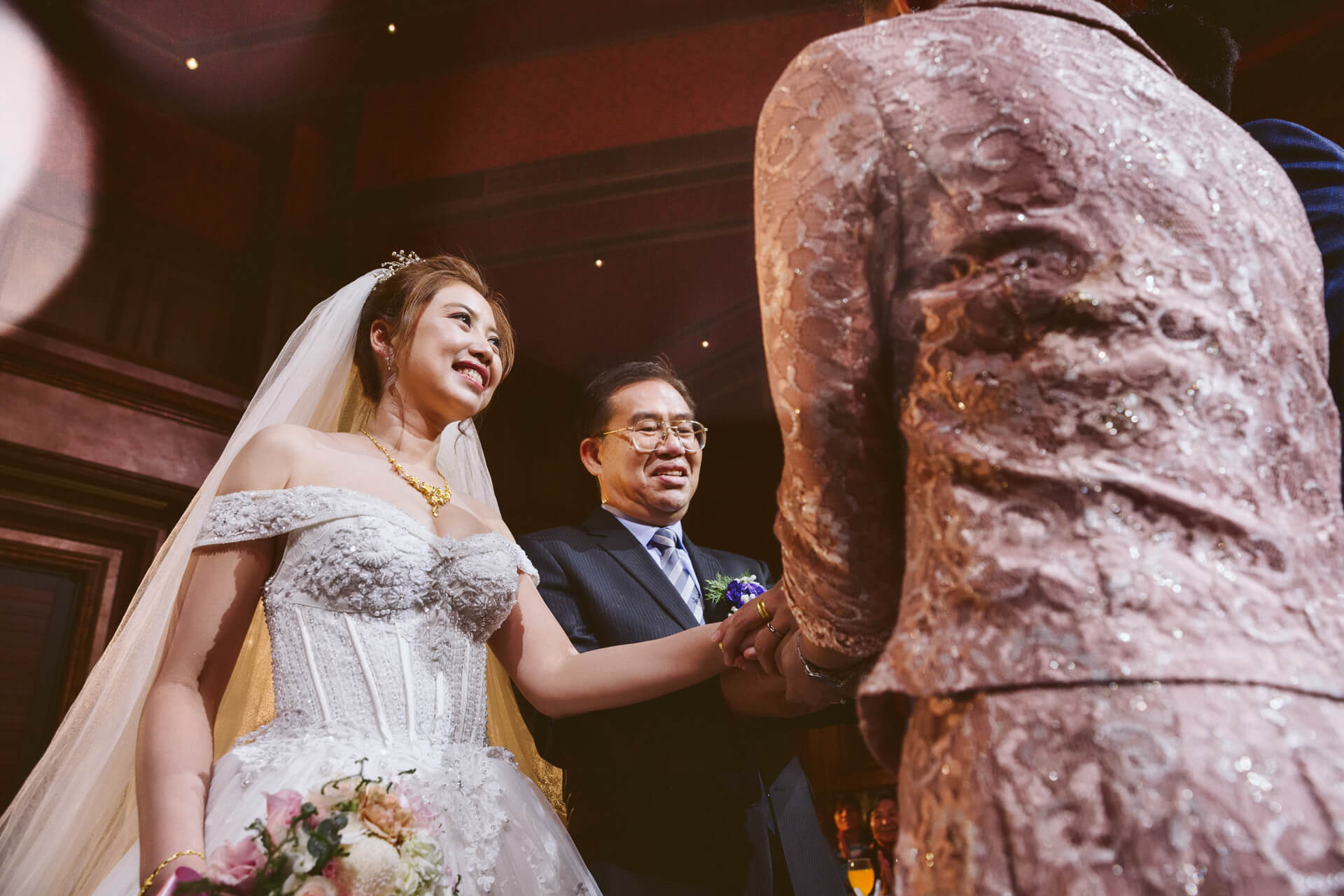 香格里拉冬山河渡假飯店婚禮紀錄：Peter & Hannah 在永恆水教堂與夜空煙火下的夢幻史詩章節