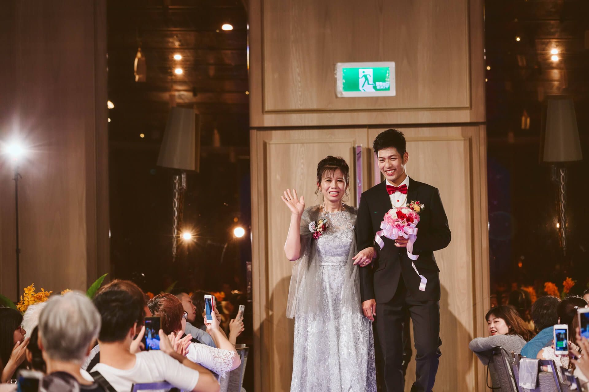 新莊典華婚禮紀錄：Roger & Pei 在璀璨殿堂裡凝聚家族至親的永恆章節
