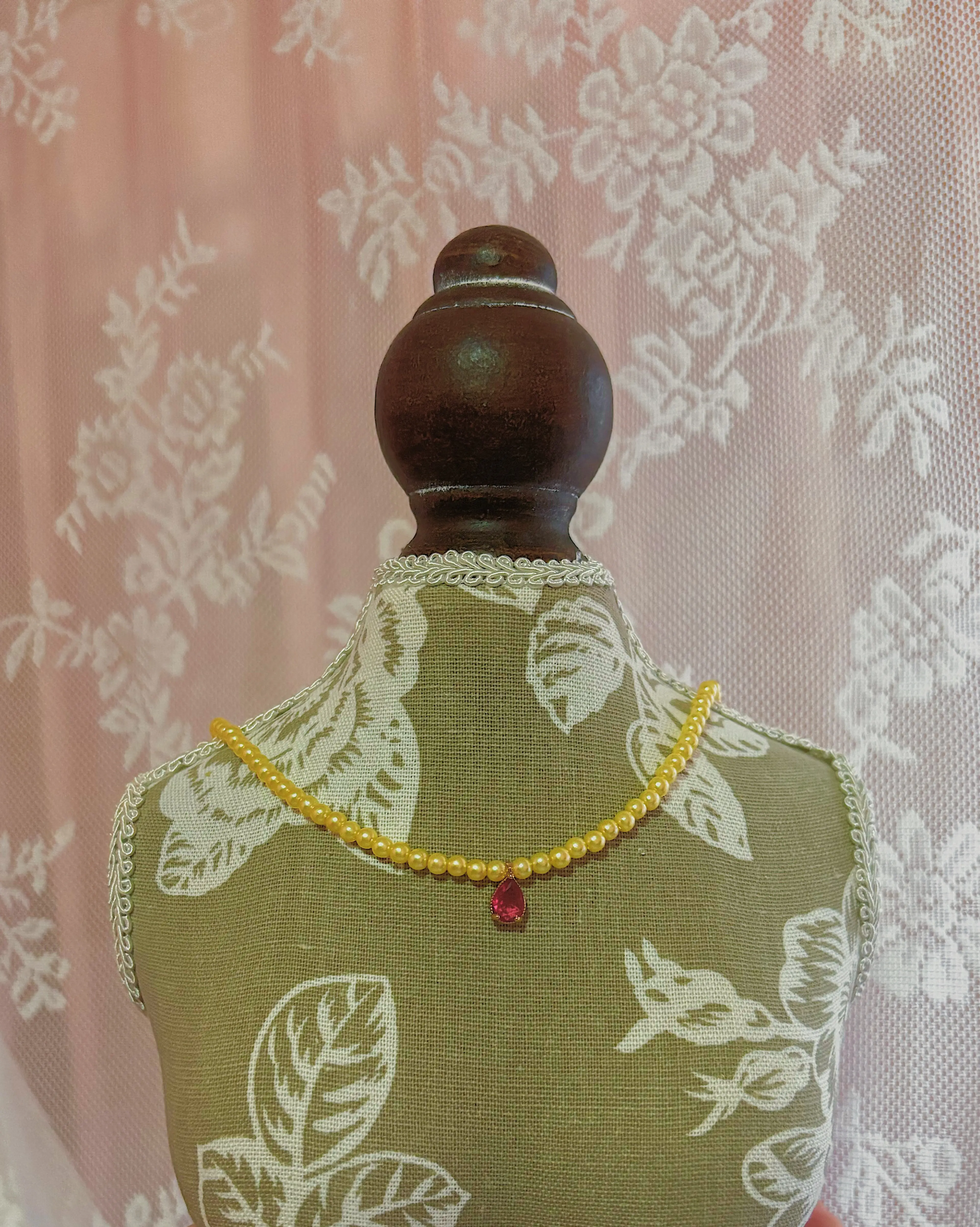 Pearlescent Beads Necklace (Daffodil)