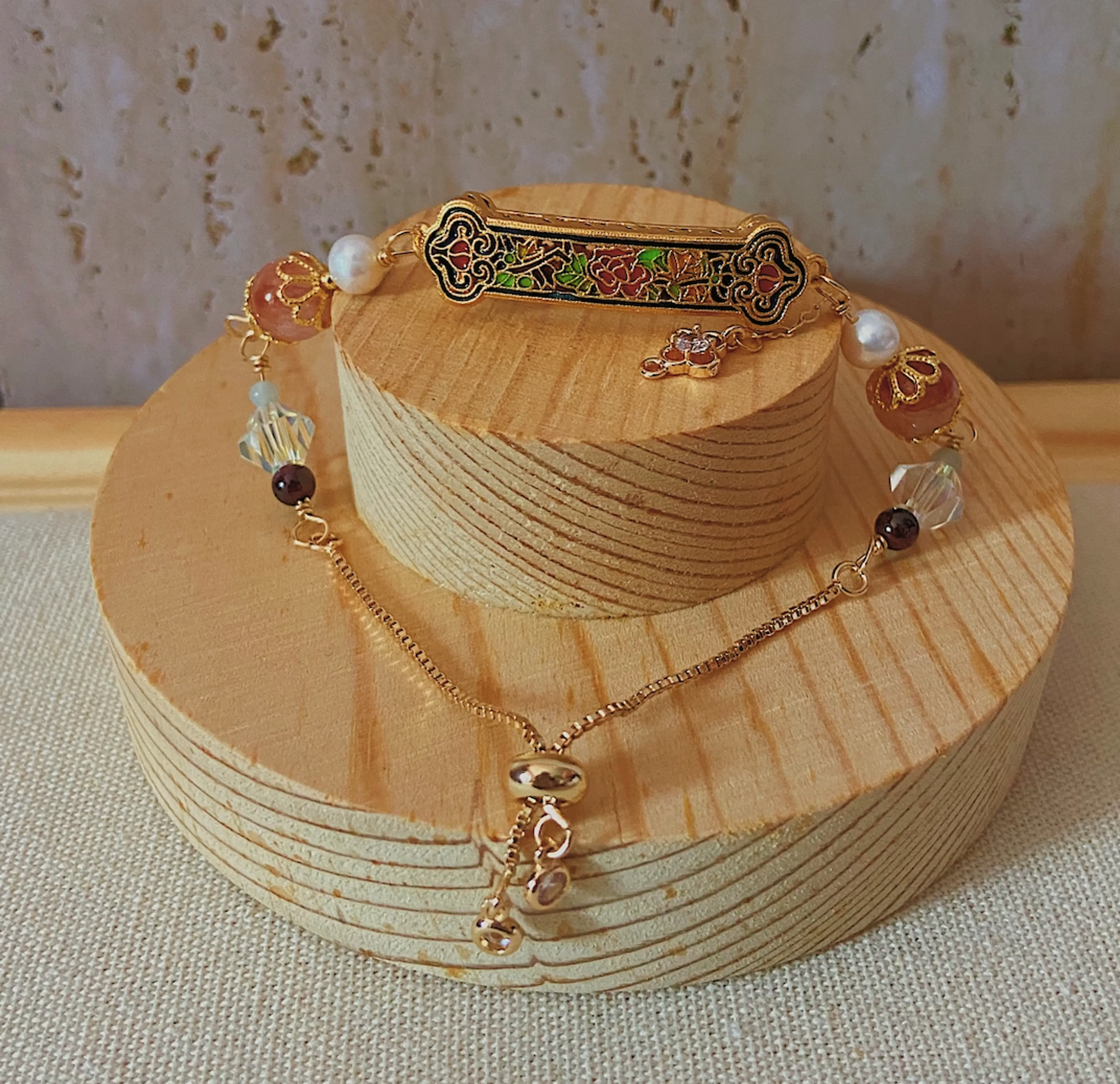 Ancient Floral Sophisticated Bracelet (Push-Pull)