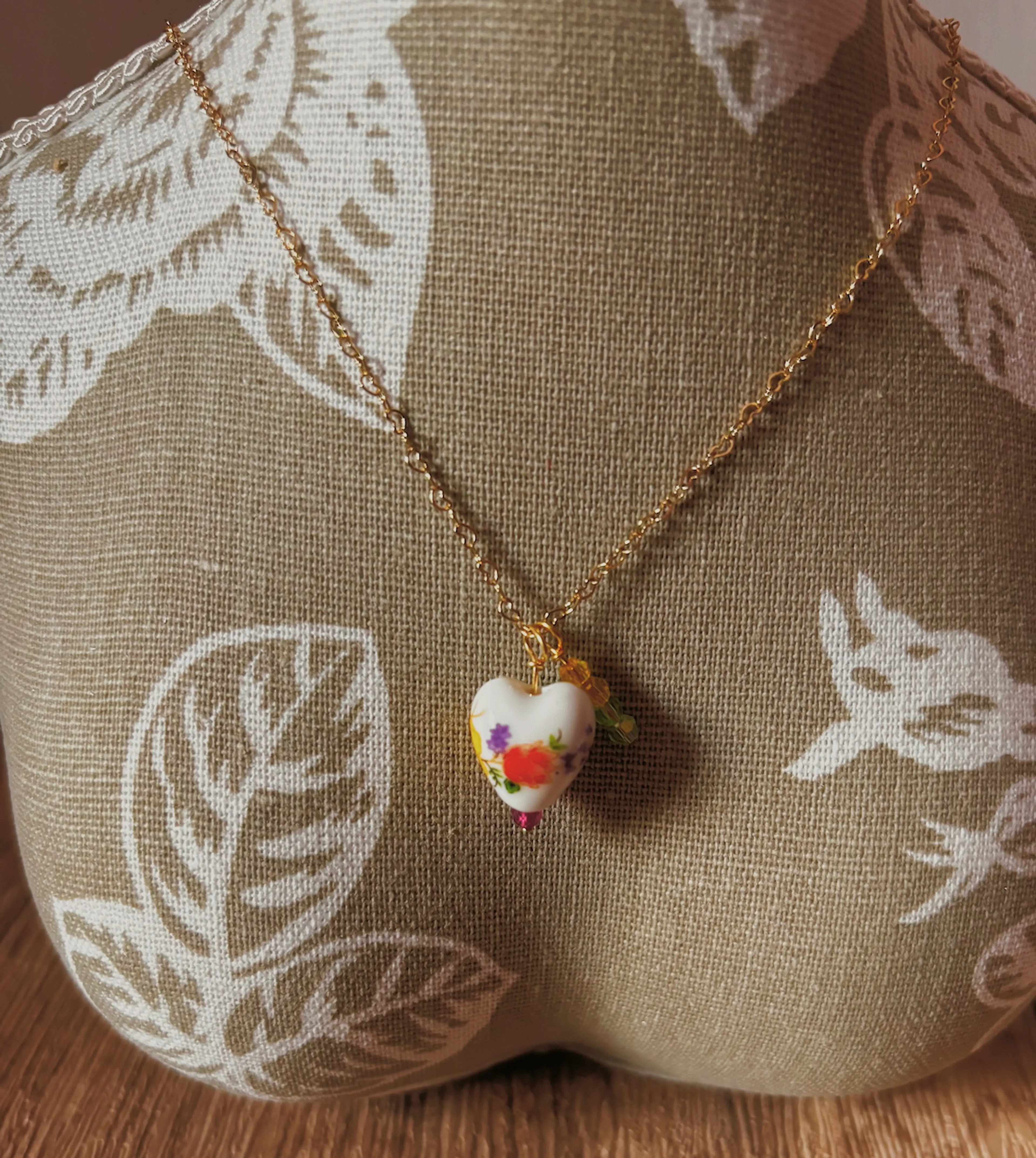 Porcelain Vintage Floral Heart Necklace (Sunshine)