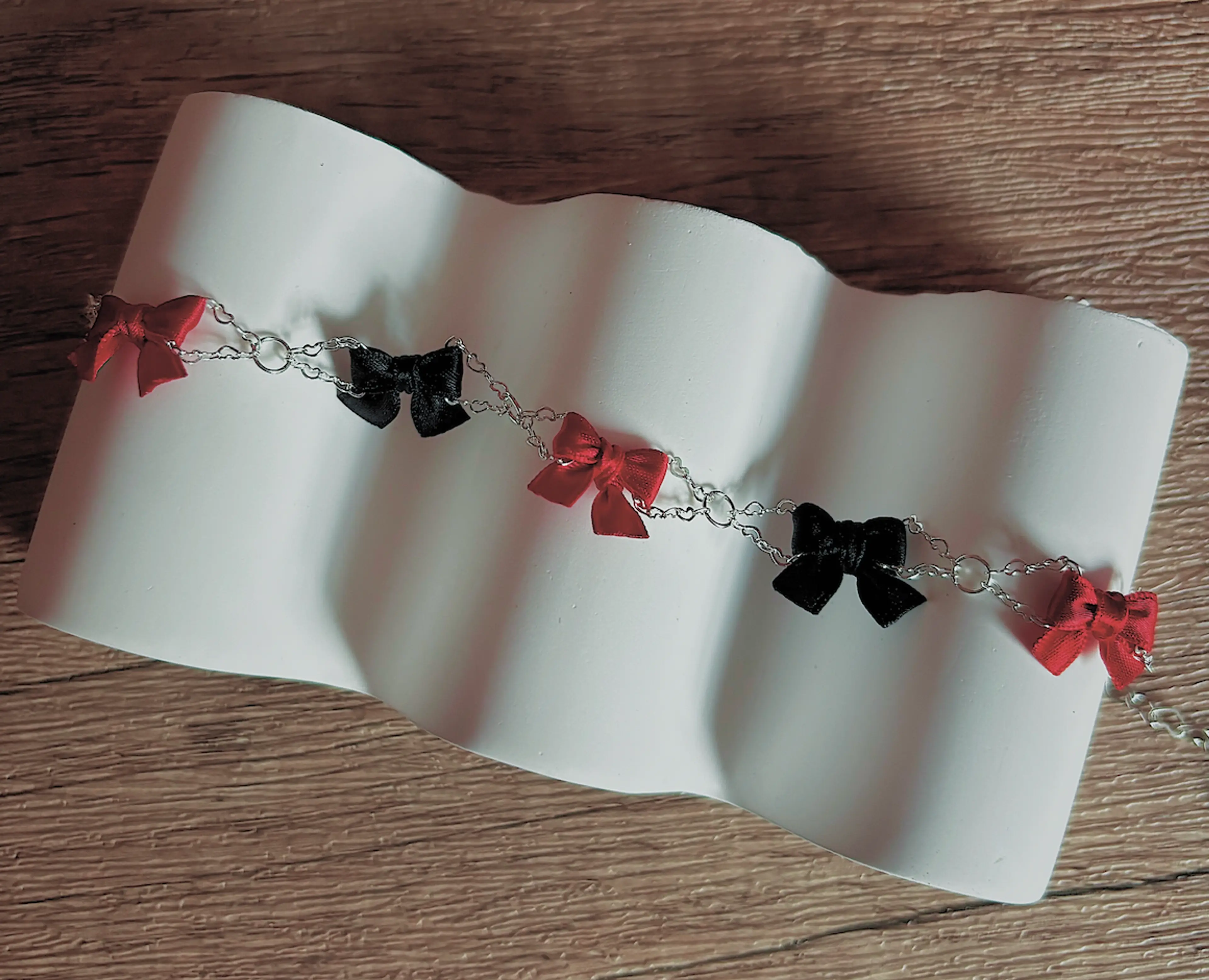Mini Ribbon Bracelet (Confusion) - Silver / Gold Chain