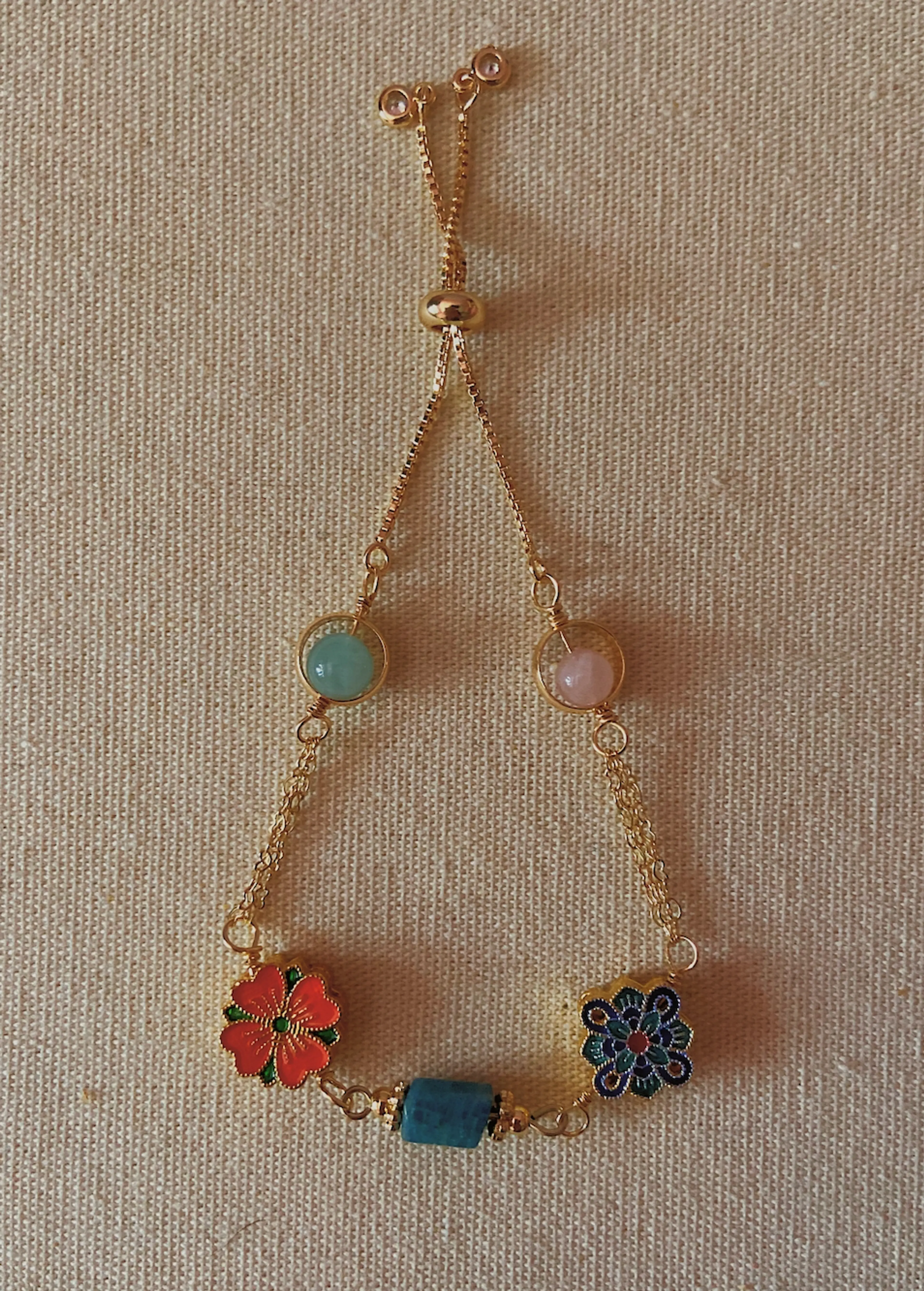 Bracelet Apatite Floral Charms Push-Pull Bracelet