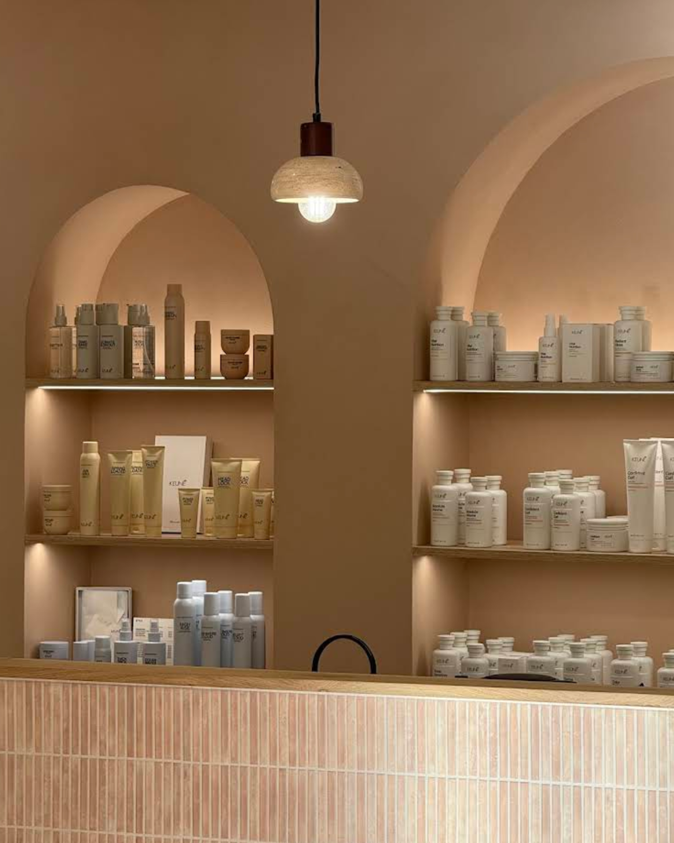 Décoration de salon de coiffure à Bordeaux par une décoratrice d’intérieur