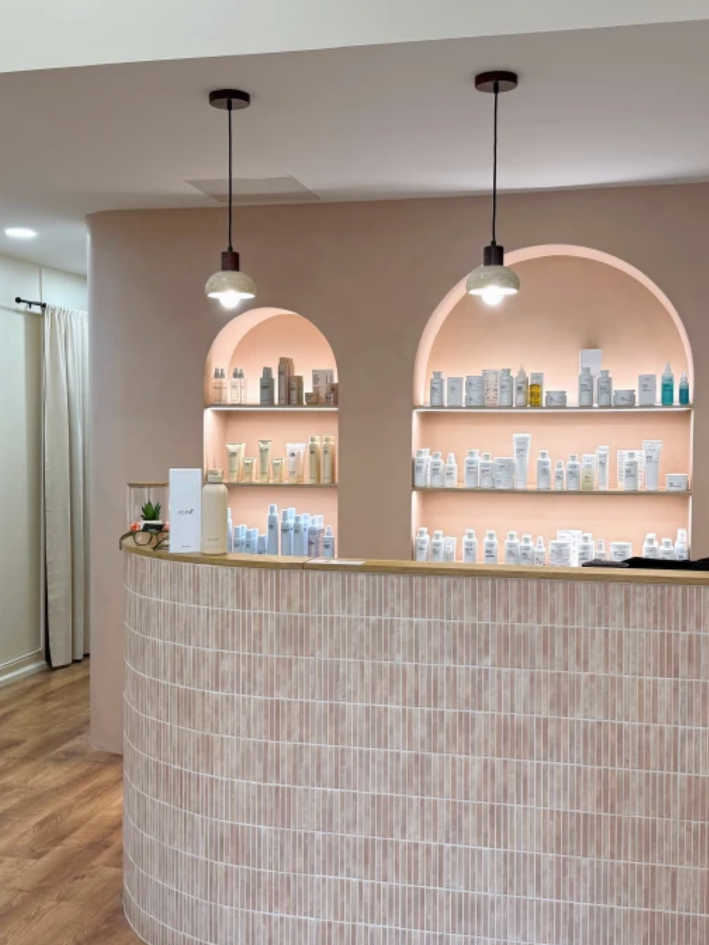 Décoration de salon de coiffure à Bordeaux par une décoratrice d’intérieur
