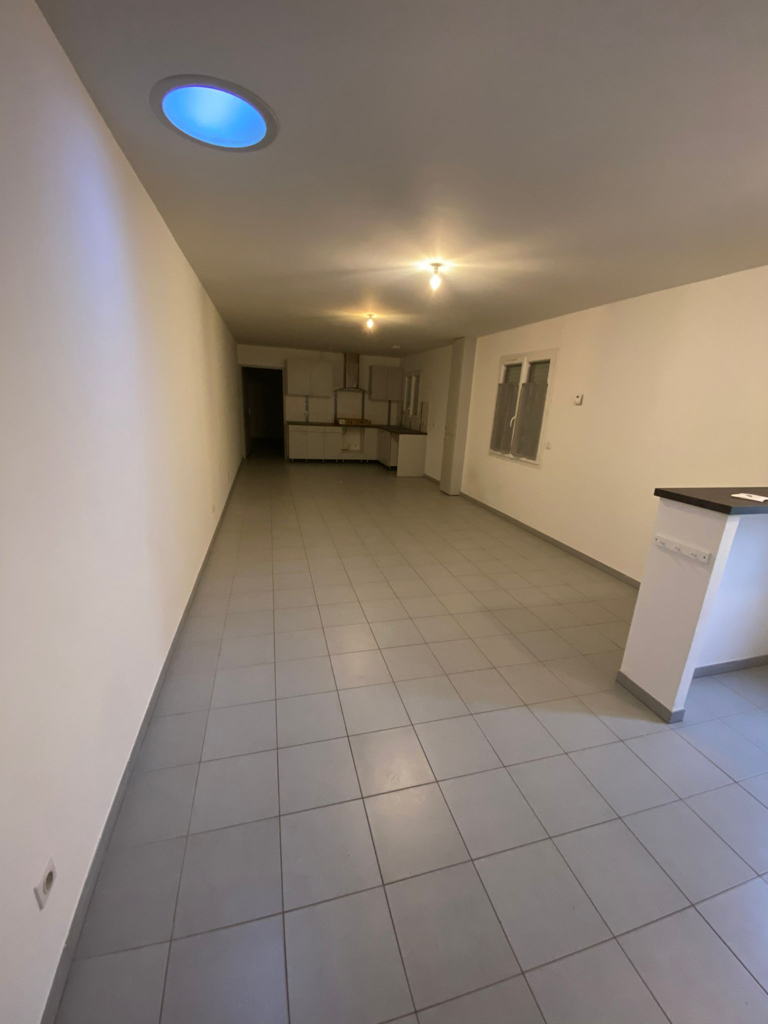 Avant : Aménagement et décoration intérieure d’un bureau de conseil.