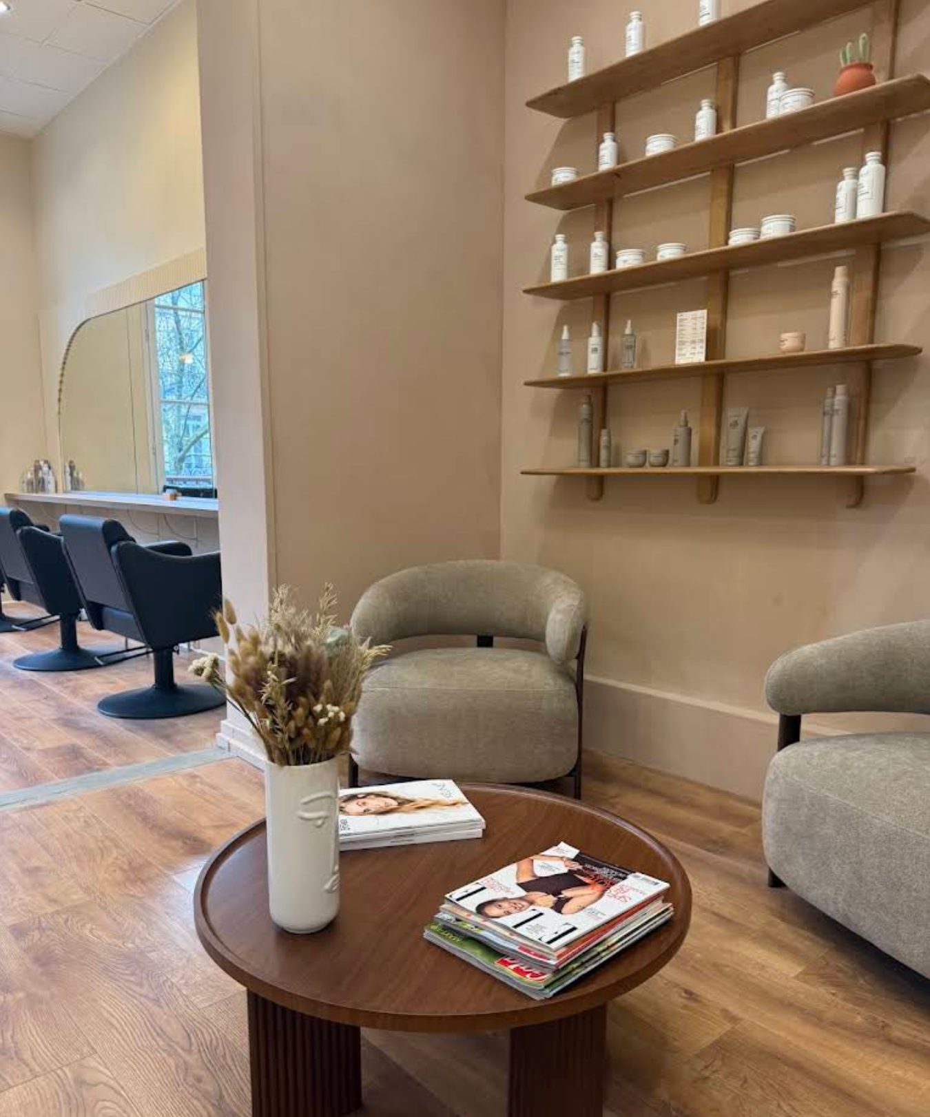 Décoration de salon de coiffure à Bordeaux par une décoratrice d’intérieur
