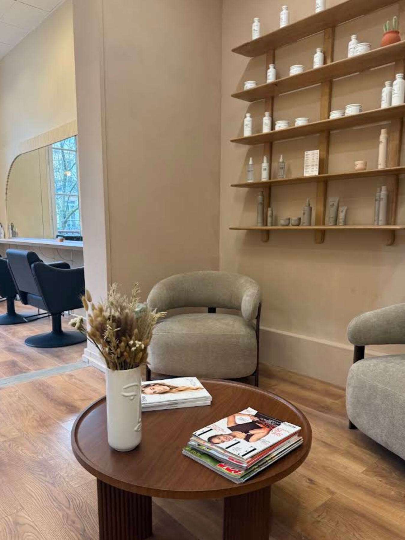 Décoration de salon de coiffure à Bordeaux par une décoratrice d’intérieur
