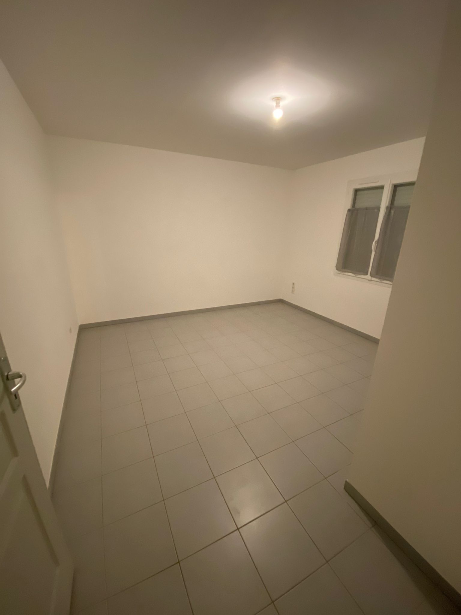 Avant : Aménagement et décoration intérieure d’un bureau de conseil.