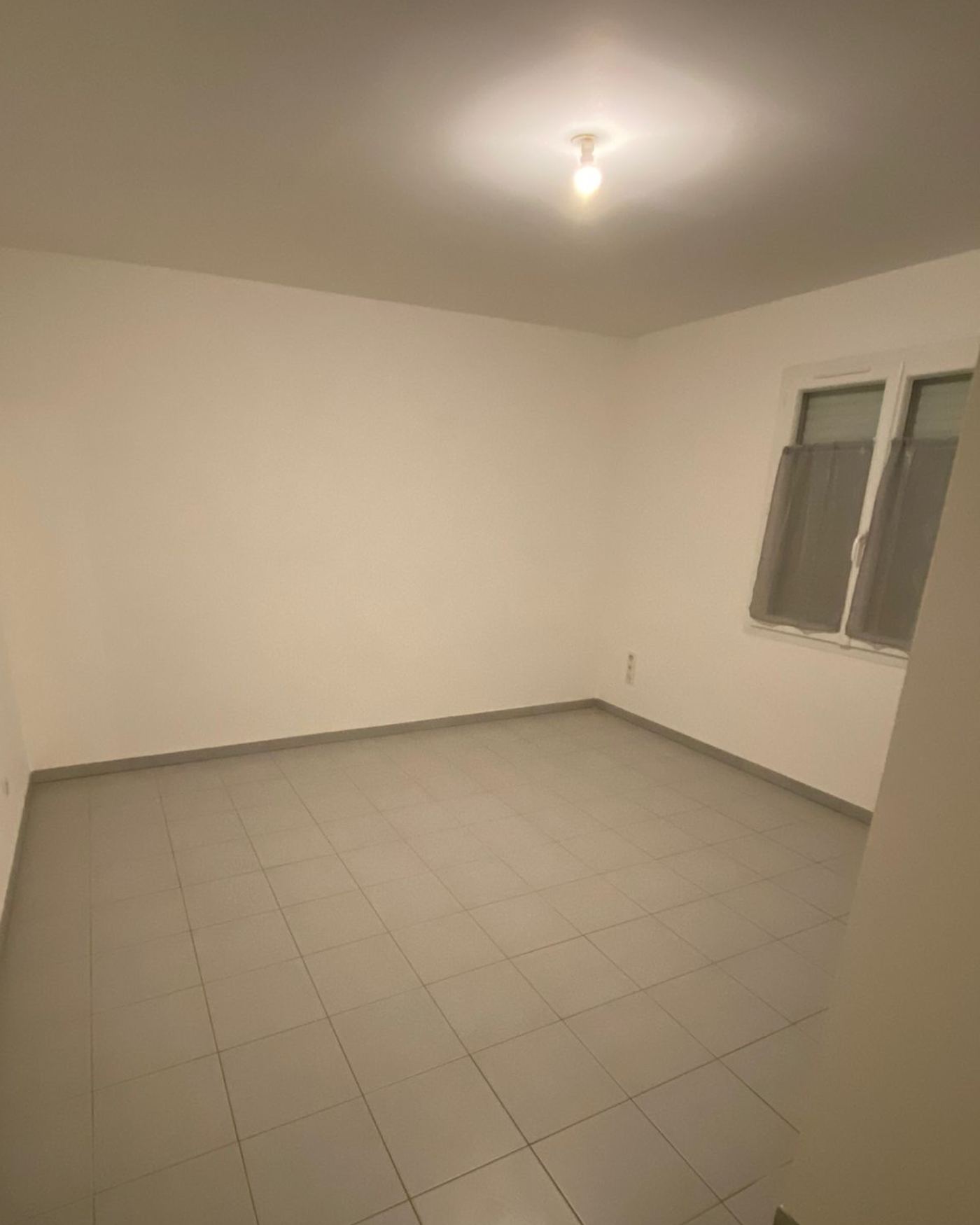 Avant : Aménagement et décoration intérieure d’un bureau de conseil.