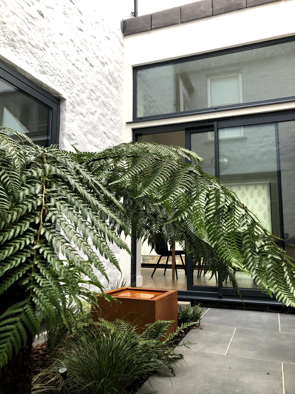 Exterior shot of Le Moineau