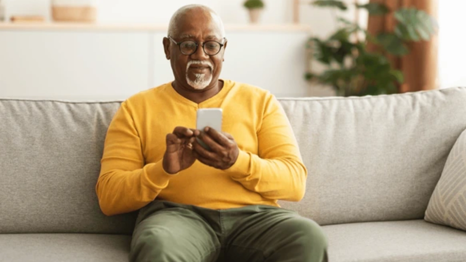 5 Simple Tech Skills Every Older Adult Should Know (And How We Make It Easy)