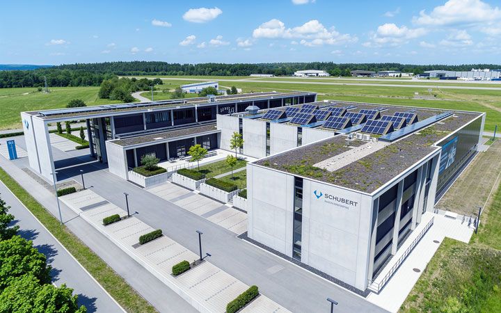 Abgebildet ist das Firmengebäude von oben im Gewerbepark in Neuhausen ob Eck bei Tuttlingen