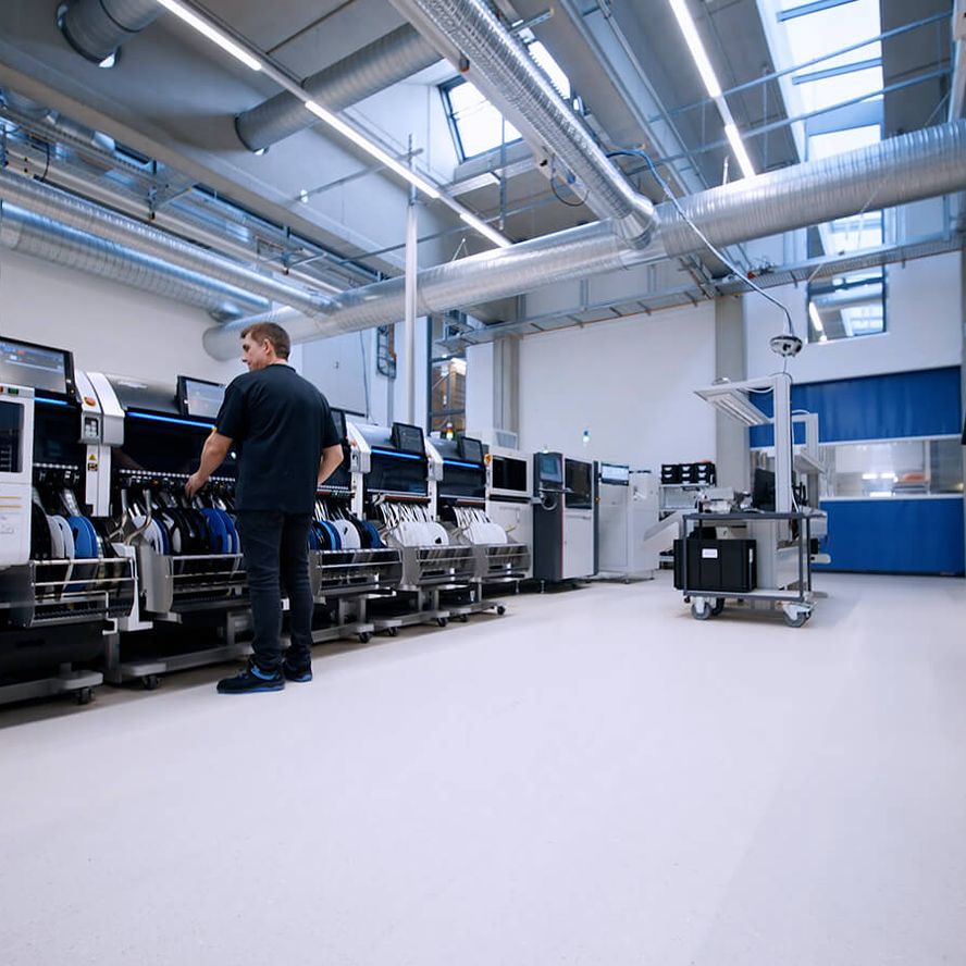 Fertigung elektronischer Systeme in deutscher Produktion mit Qualitätsprüfung