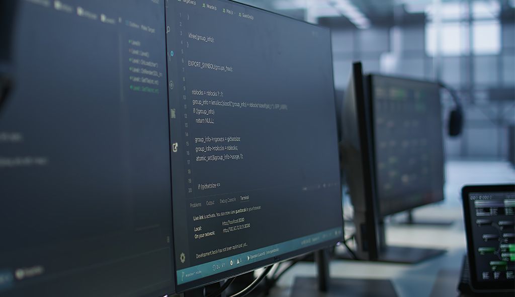 Industrieller 19-Zoll-Rack-IPC in einer vernetzten Serverinfrastruktur