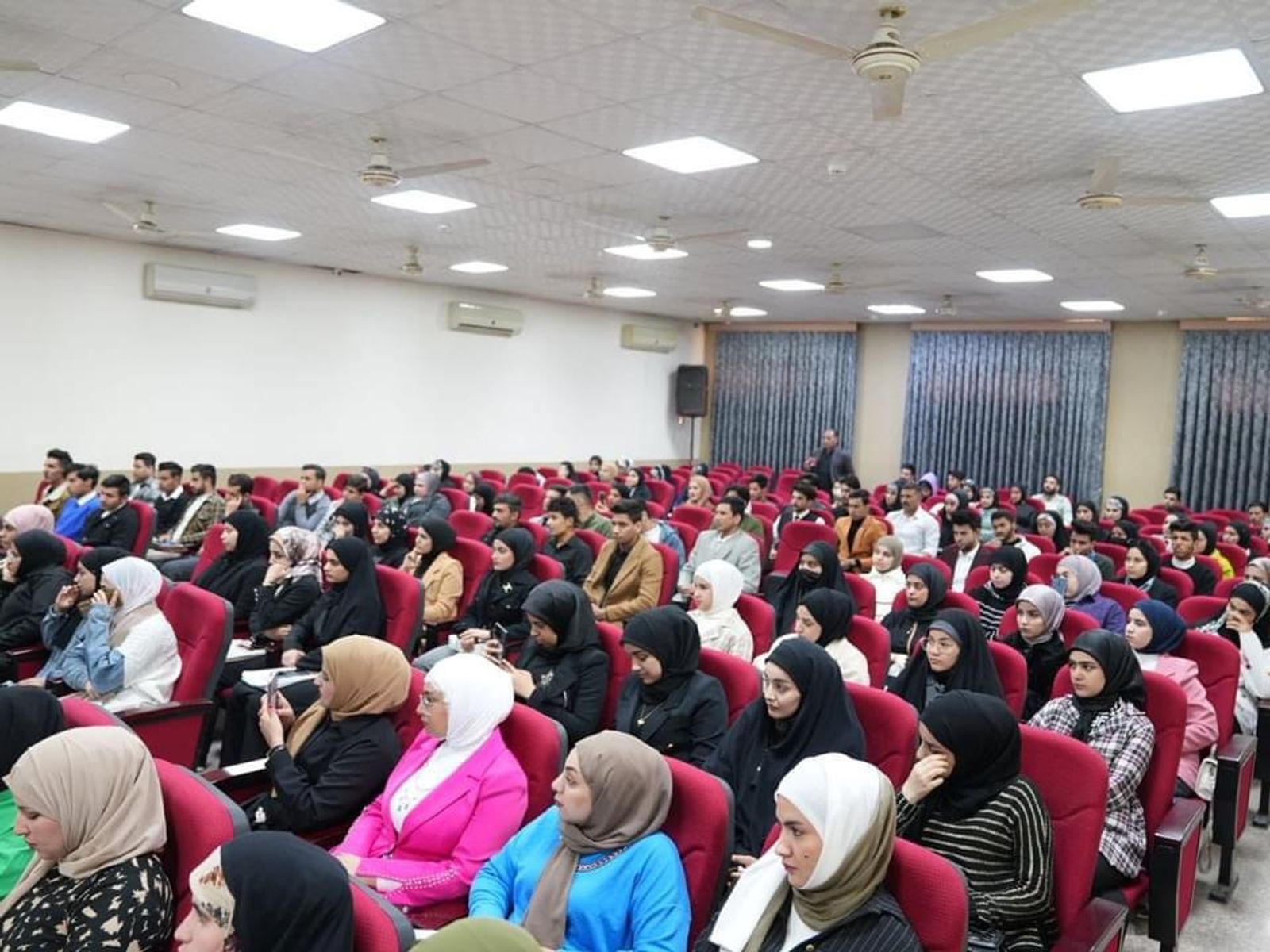 ورشة علمية توعوية حول (الابعاد النفسية والاجتماعية والقانونية الظاهرة المخدرات واليات التخلص منها) — ١