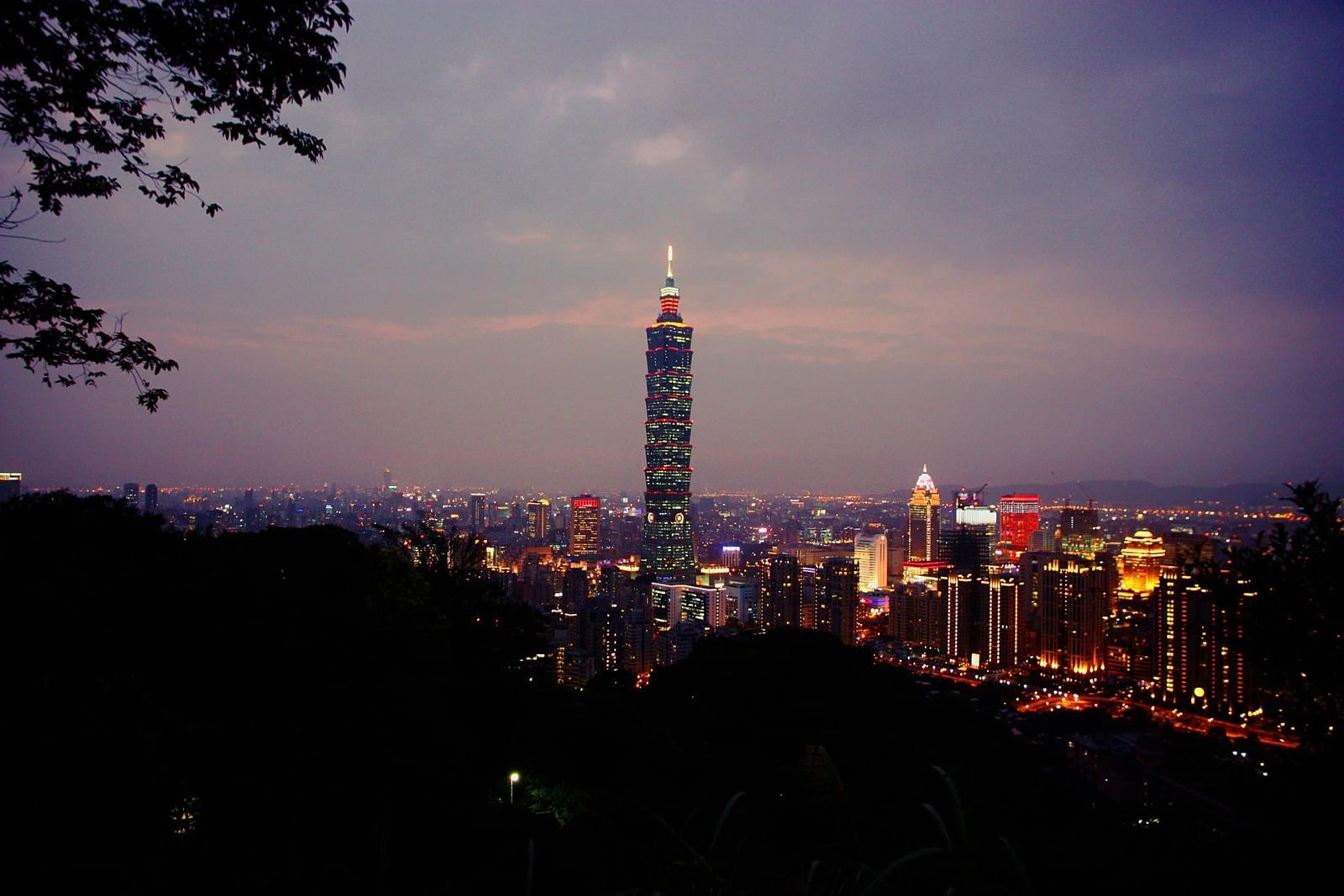 Photo of Taipei 101 from elephant mountain.