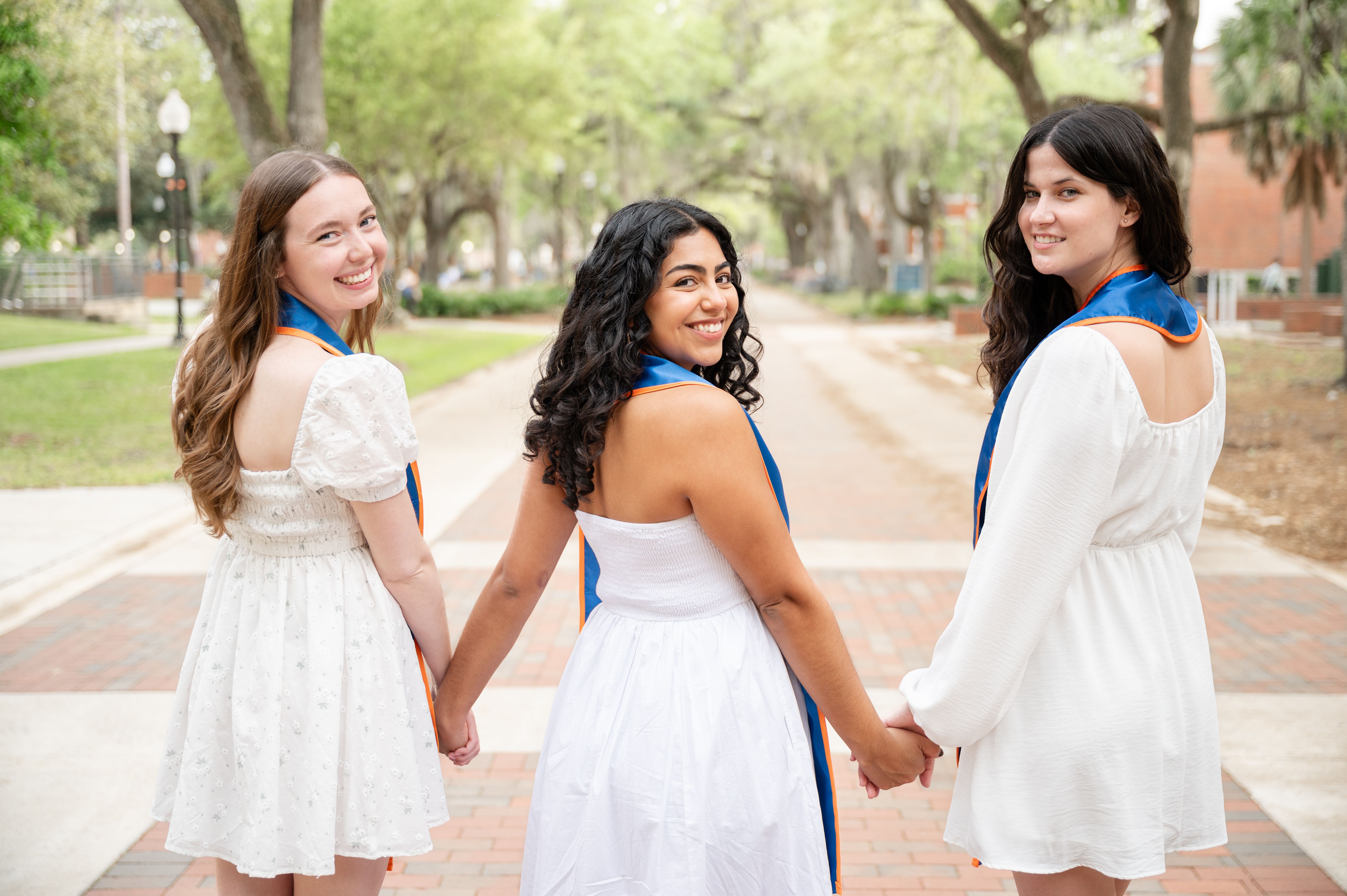8 Popular Poses for UF Grad Photos