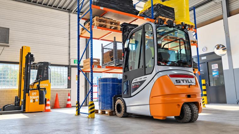 Een STILL-vorkheftruck tijdens een praktijktraining in het Bonapi Training Center in Spijkenisse, Nederland