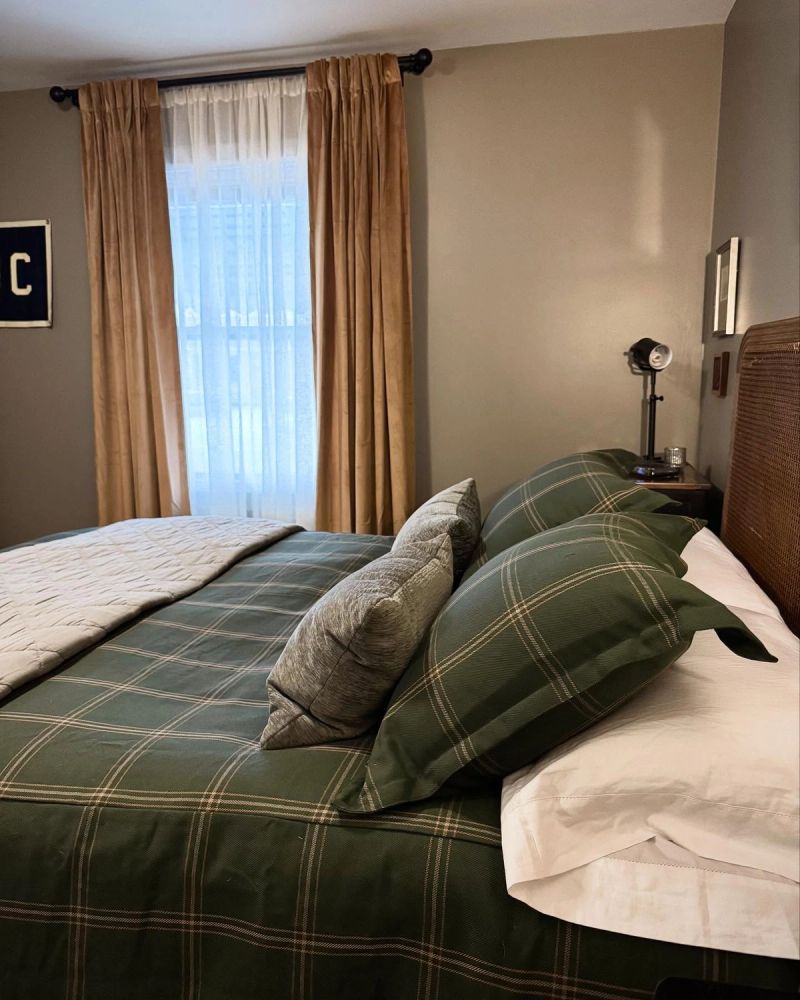 Bedroom with Turkish rugs — view 7