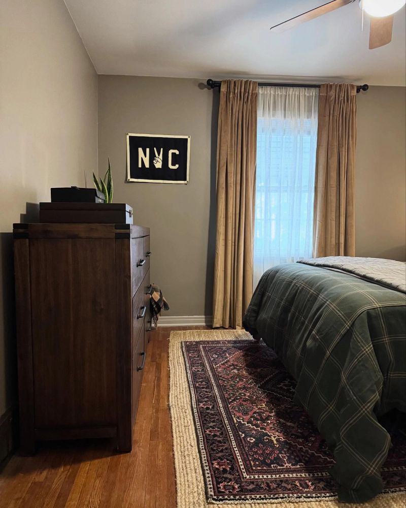 Bedroom with Turkish rugs — view 8