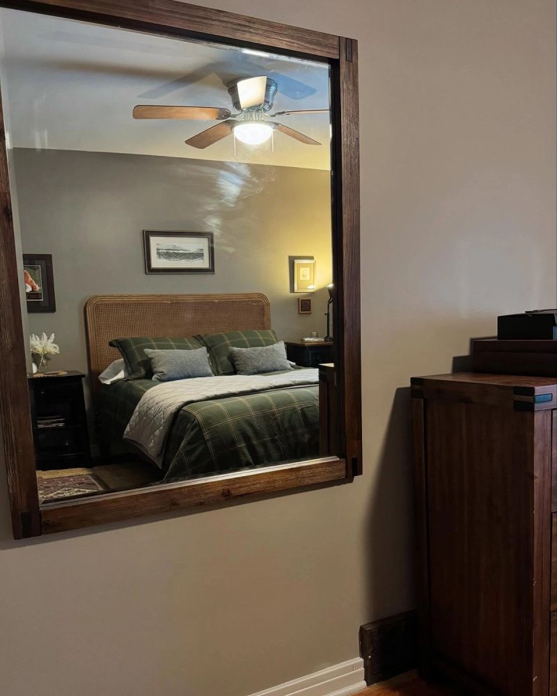 Bedroom with Turkish rugs — view 10