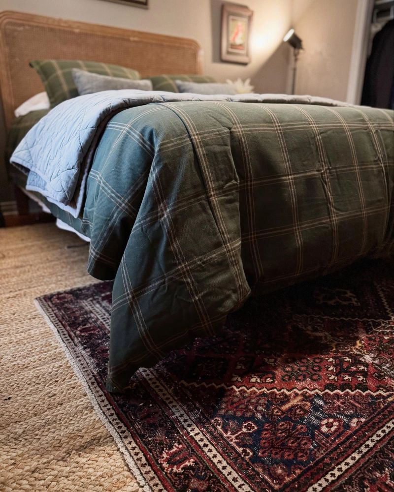 Bedroom with Turkish rugs — view 12