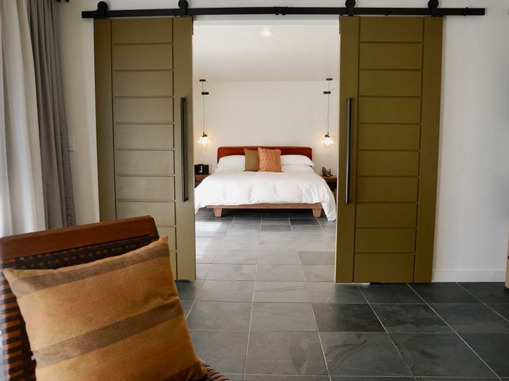 2B35E00B-2595-4844-B70F-7443D468EA20_1_105_c