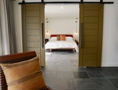 2B35E00B-2595-4844-B70F-7443D468EA20_1_105_c