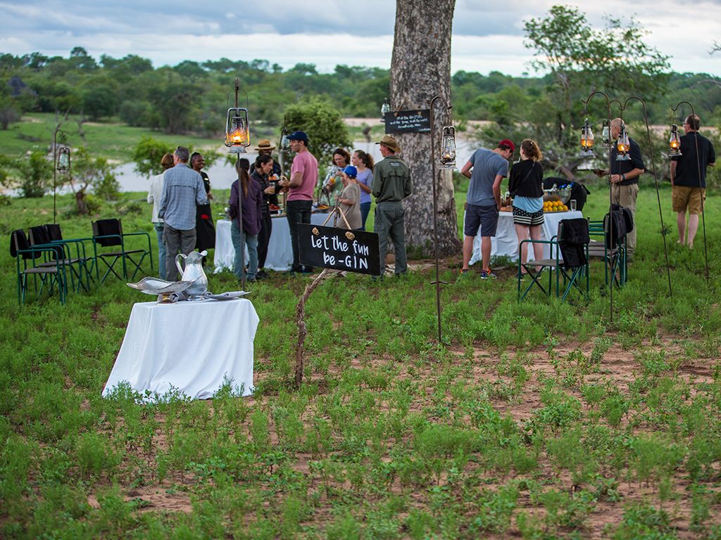 Outdoor Dining Experience At Chitwa Chitwa