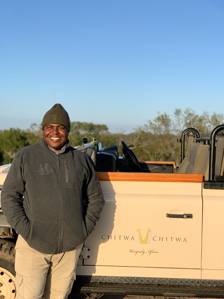 Chitwa Chitwa Guide With Safari Vehicle