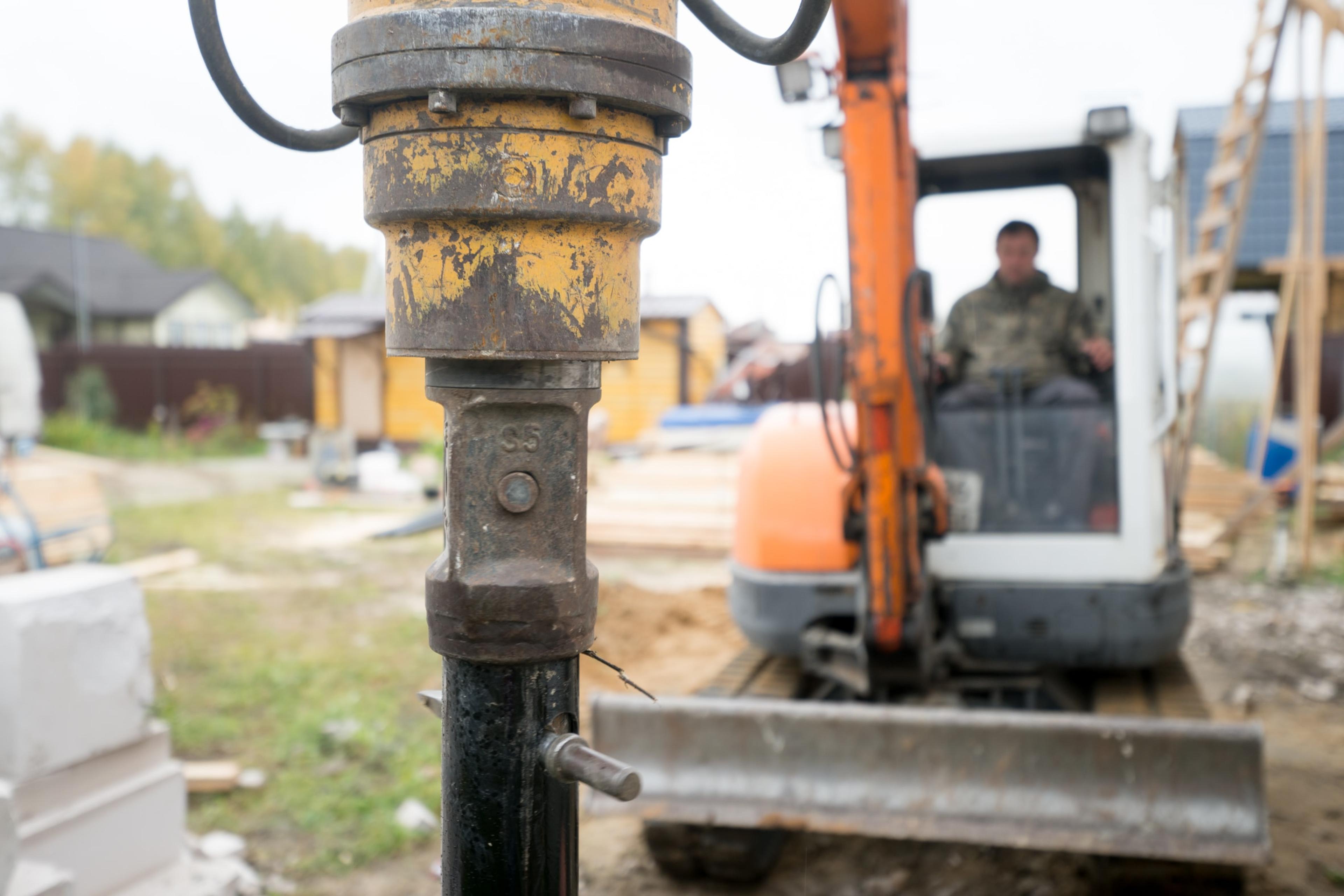 Дом из газобетона на сваях винтовых