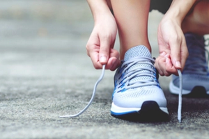 Runner ties shoe lace