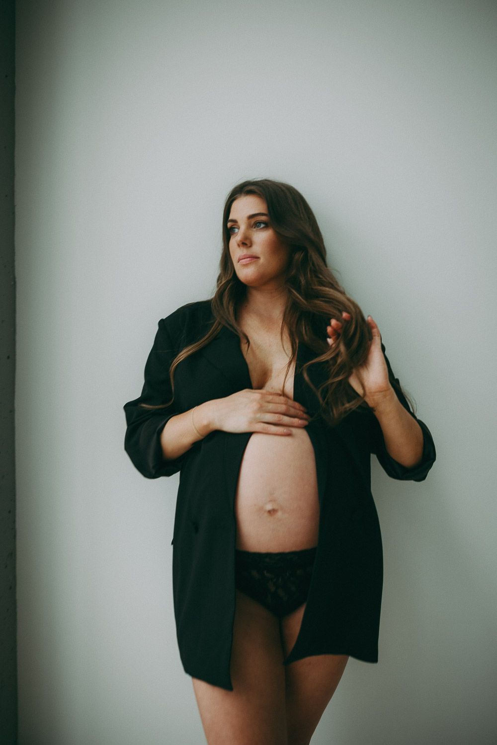 Intimate maternity photoshoot in brooklyn studio