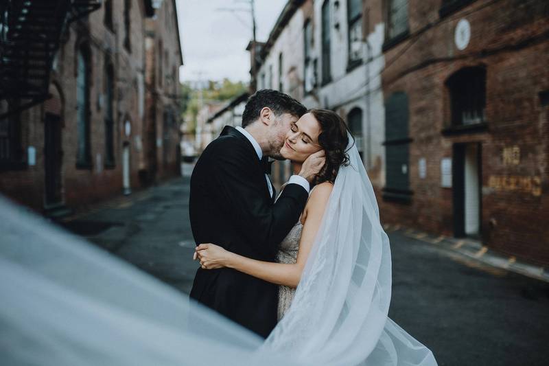 Industrial chic wedding in new york - by Lucie B. Photo wedding photographer