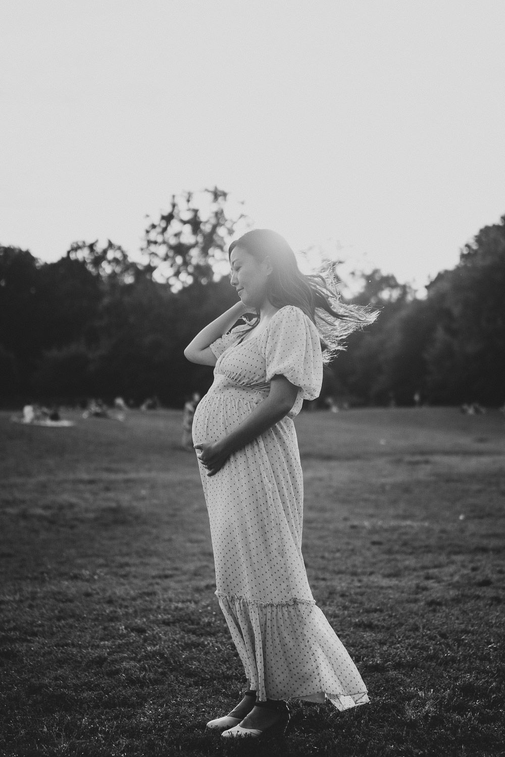 Pregnant woman in prospect park at golden hour during maternity session