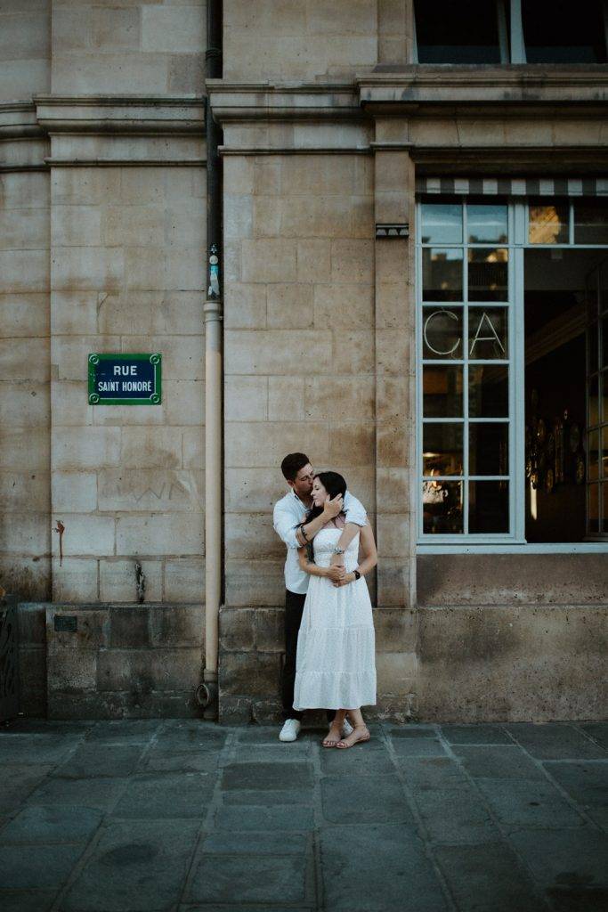 Engagement photoshoot in paris - by Lucie B. Photo wedding photographer