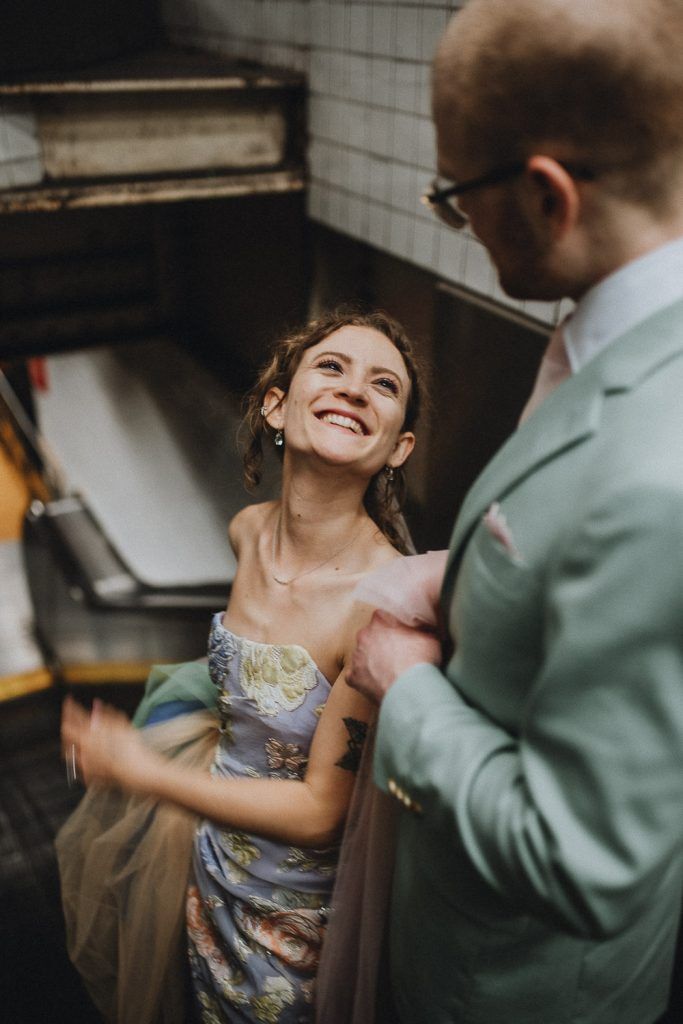 Bride and groom in nyc subway - by Lucie B. Photo brooklyn wedding photographer