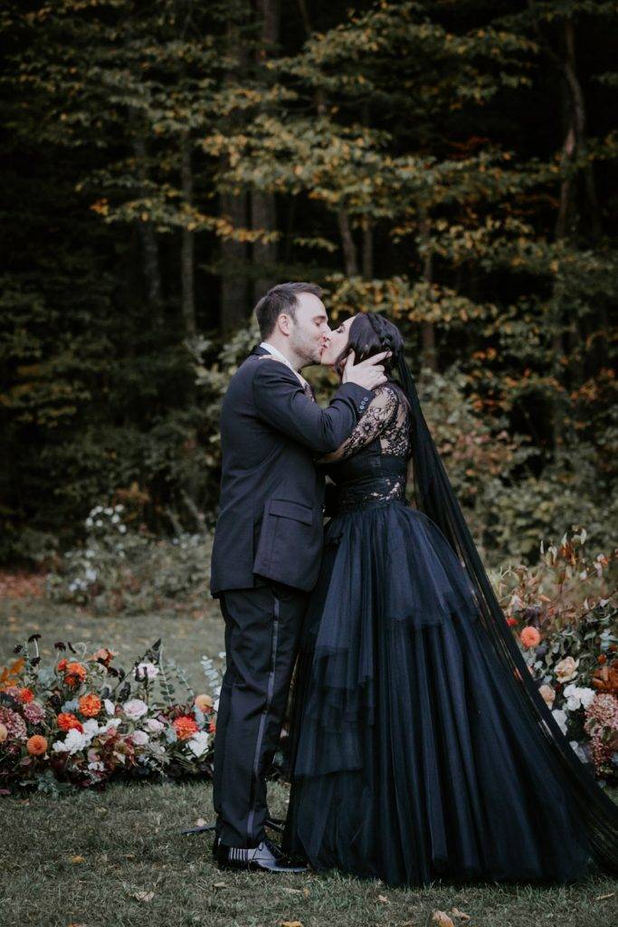 Fall wedding at foxfire mountain house - by Lucie B. Photo brooklyn wedding photographer