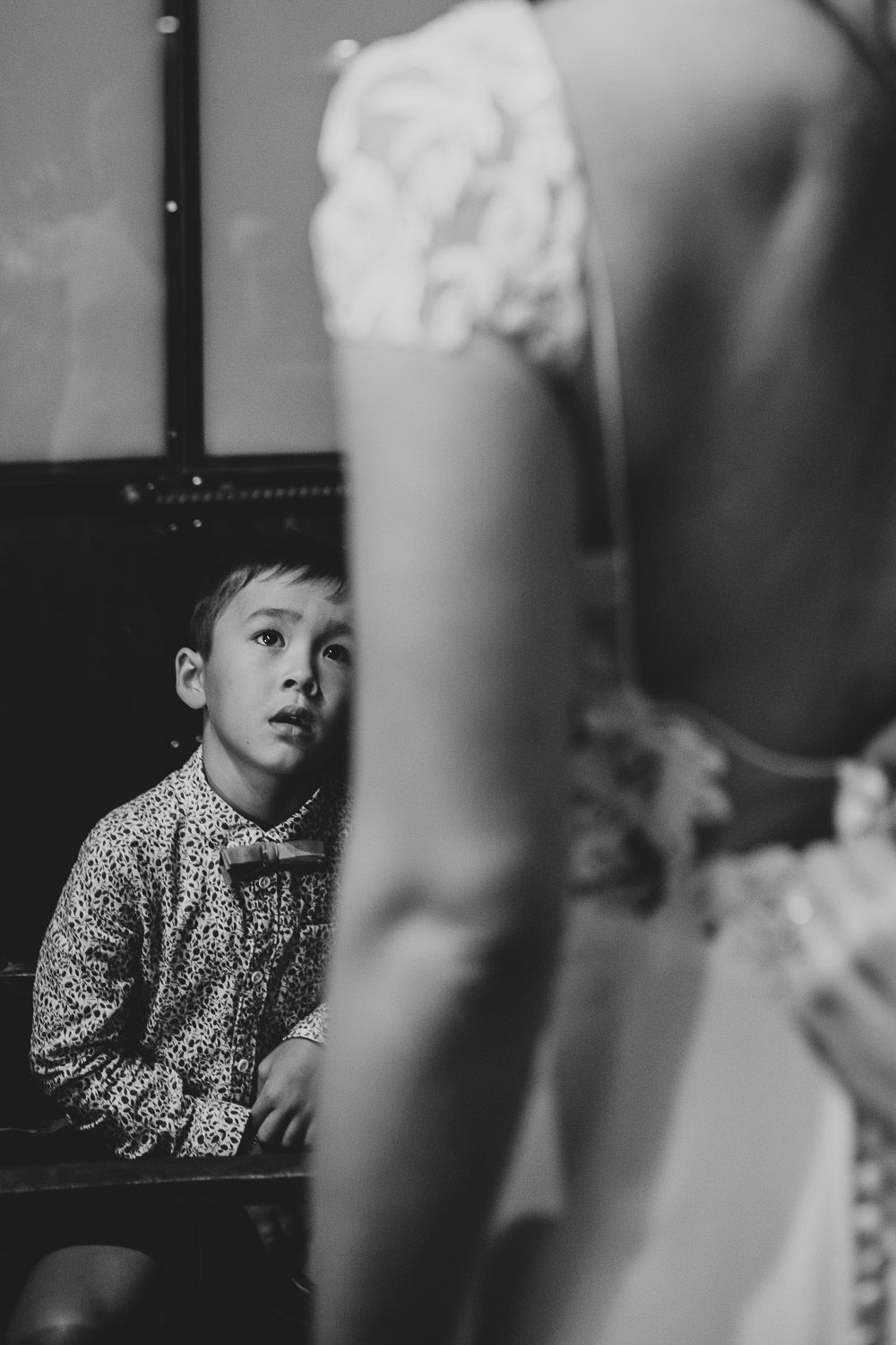 Kid looks at bride getting ready before mymoon wedding in williamsburg